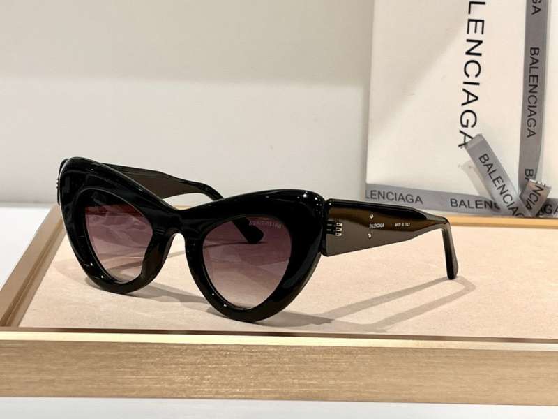 Picture of Balenciga Sunglasses _SKUfw53698282fw